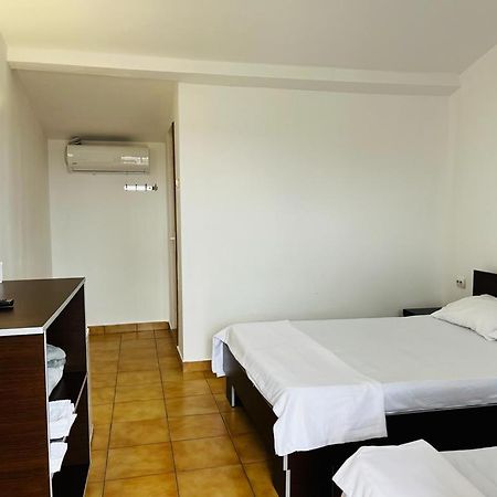 Casa Andrei Hotel Костинещи Екстериор снимка
