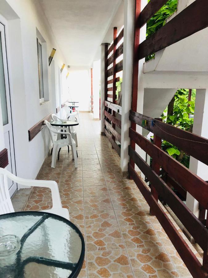 Casa Andrei Hotel Костинещи Екстериор снимка