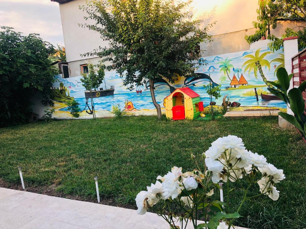 Casa Andrei Hotel Костинещи Екстериор снимка