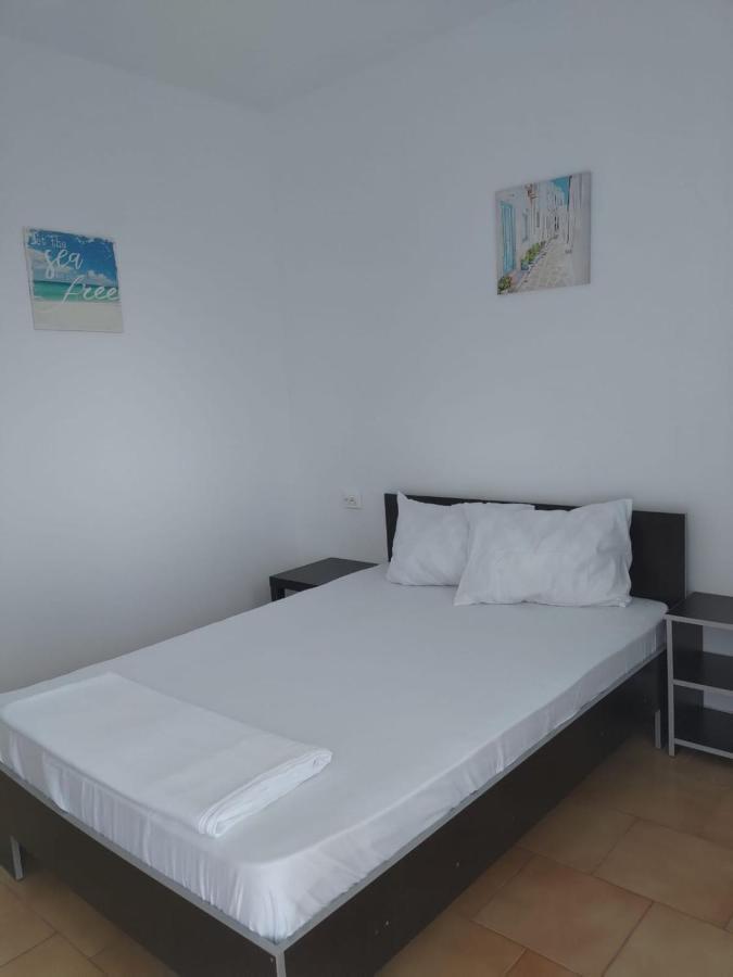 Casa Andrei Hotel Костинещи Екстериор снимка