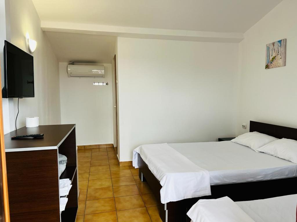 Casa Andrei Hotel Костинещи Екстериор снимка